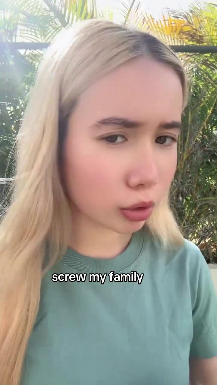 Lil Tay Youngest OnlyFans Millionaire Flaunts Cash (2)