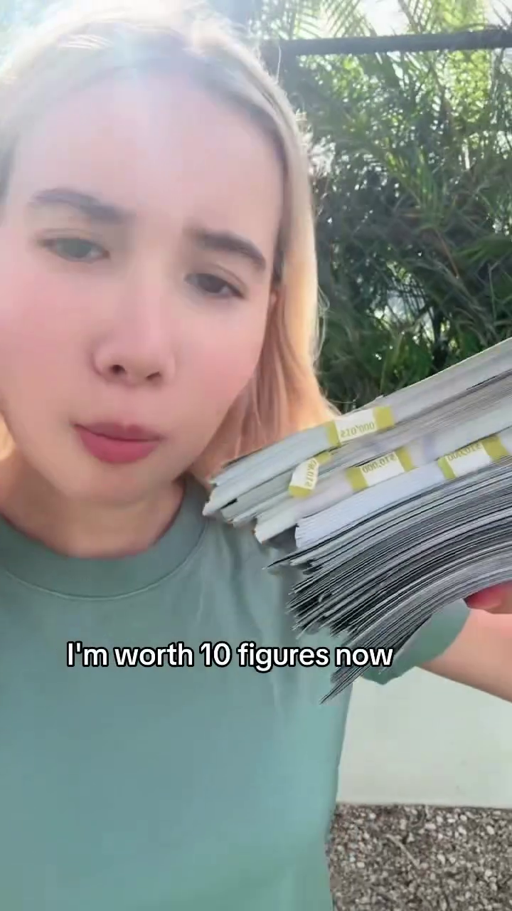Lil Tay Youngest OnlyFans Millionaire Flaunts Cash (27)