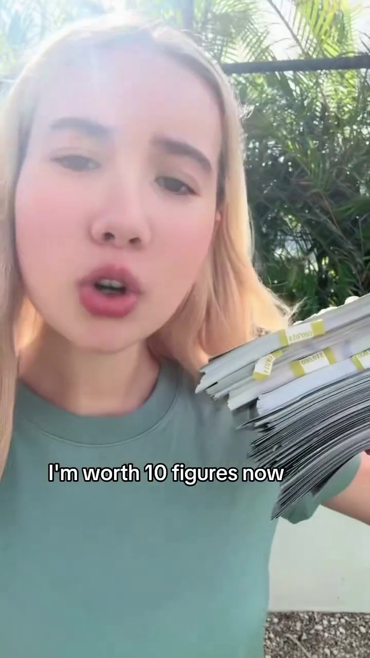 Lil Tay Youngest OnlyFans Millionaire Flaunts Cash (28)