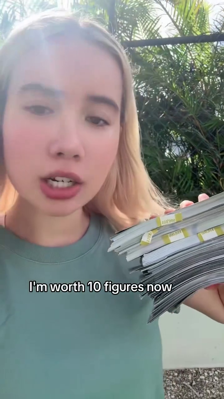 Lil Tay Youngest OnlyFans Millionaire Flaunts Cash (29)