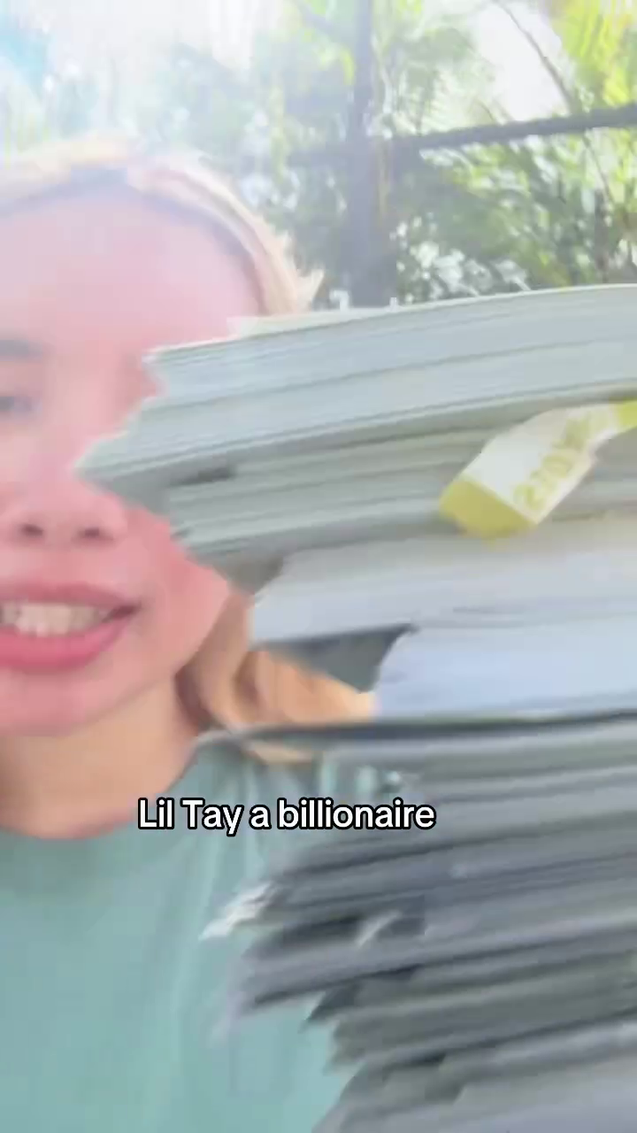 Lil Tay Youngest OnlyFans Millionaire Flaunts Cash (31)