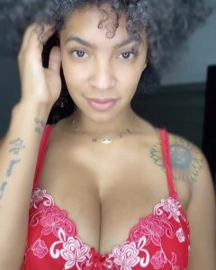 Seidy La Nina, the Hot Female Cuban Artist Dances Provocatively in