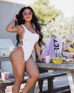 Cleavage Pictures of Dolly Castro , the Nicaraguan Instagram Fitness Model with a Hot Smoking Body FB_IMG_1594032711217.jpg